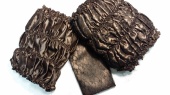 Р2760 Футляр (шоколад)  атласный с черным Гипюром от интернет-магазин Эдельвейс-Ритуал.RU