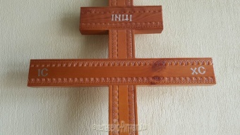 Крест сосна  "Резной край" Н-210см  светлый от интернет-магазин Эдельвейс-Ритуал.RU
