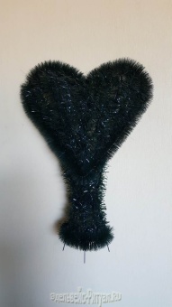 Ф372 Фон "Сердце на подставке" (елка+ерш) Н=90см  от интернет-магазин Эдельвейс-Ритуал.RU